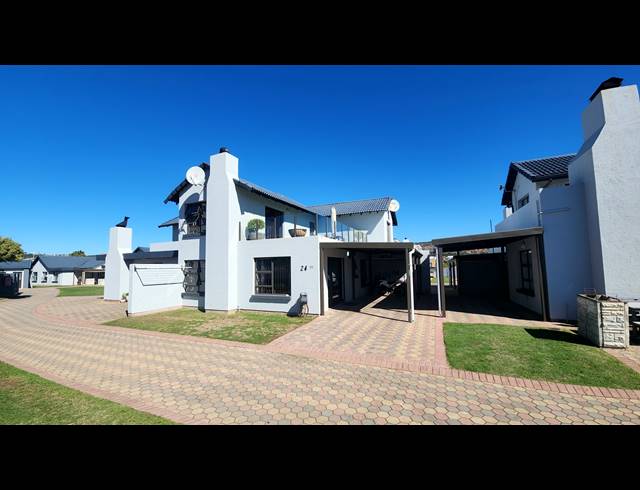 2 BEDROOM TOWNHOUSE FOR SALE IN DIAZ BEACH